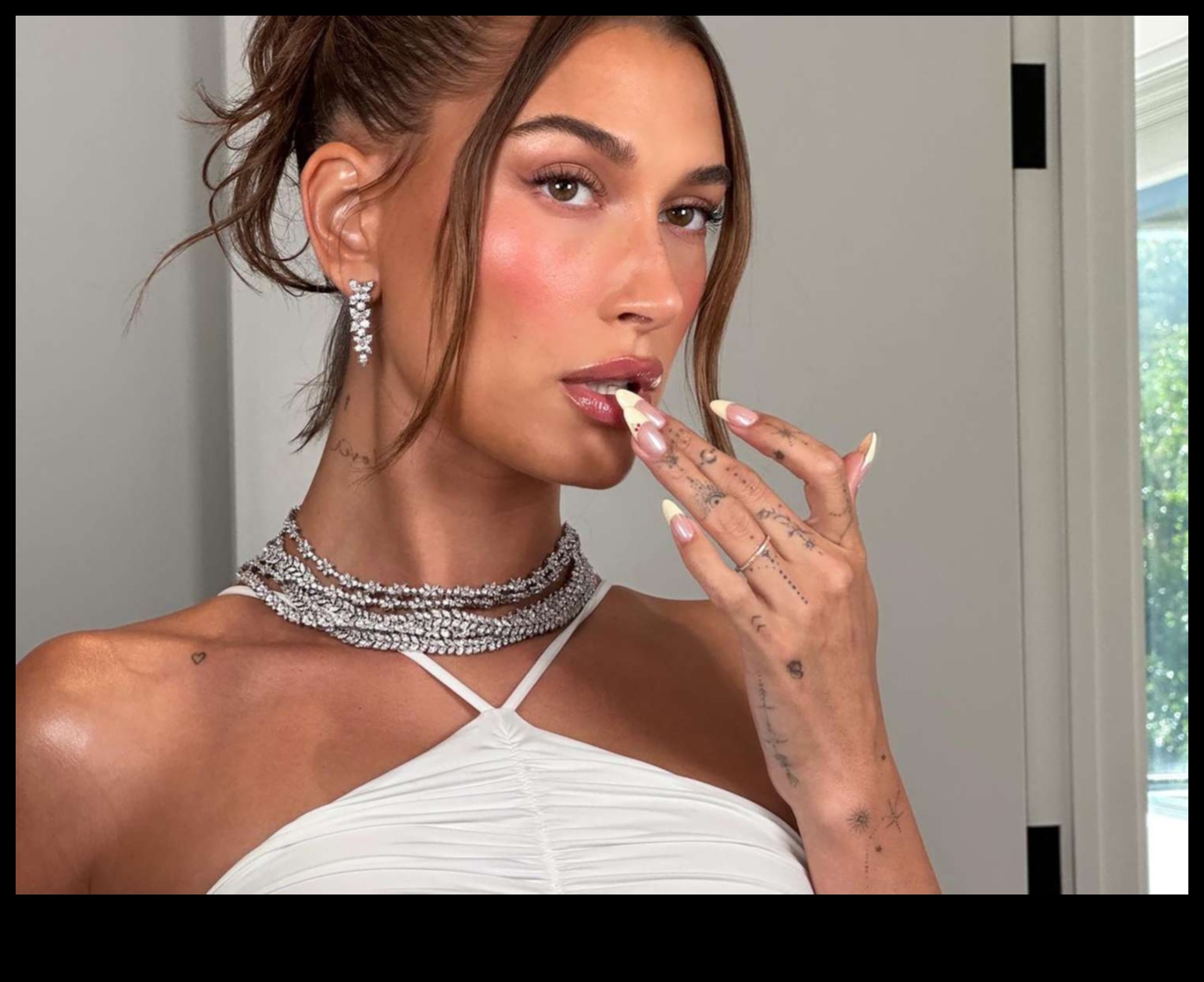 Knapi tur: ienirstiet smalkā minimālisma tintes dizaina valdzināšanā