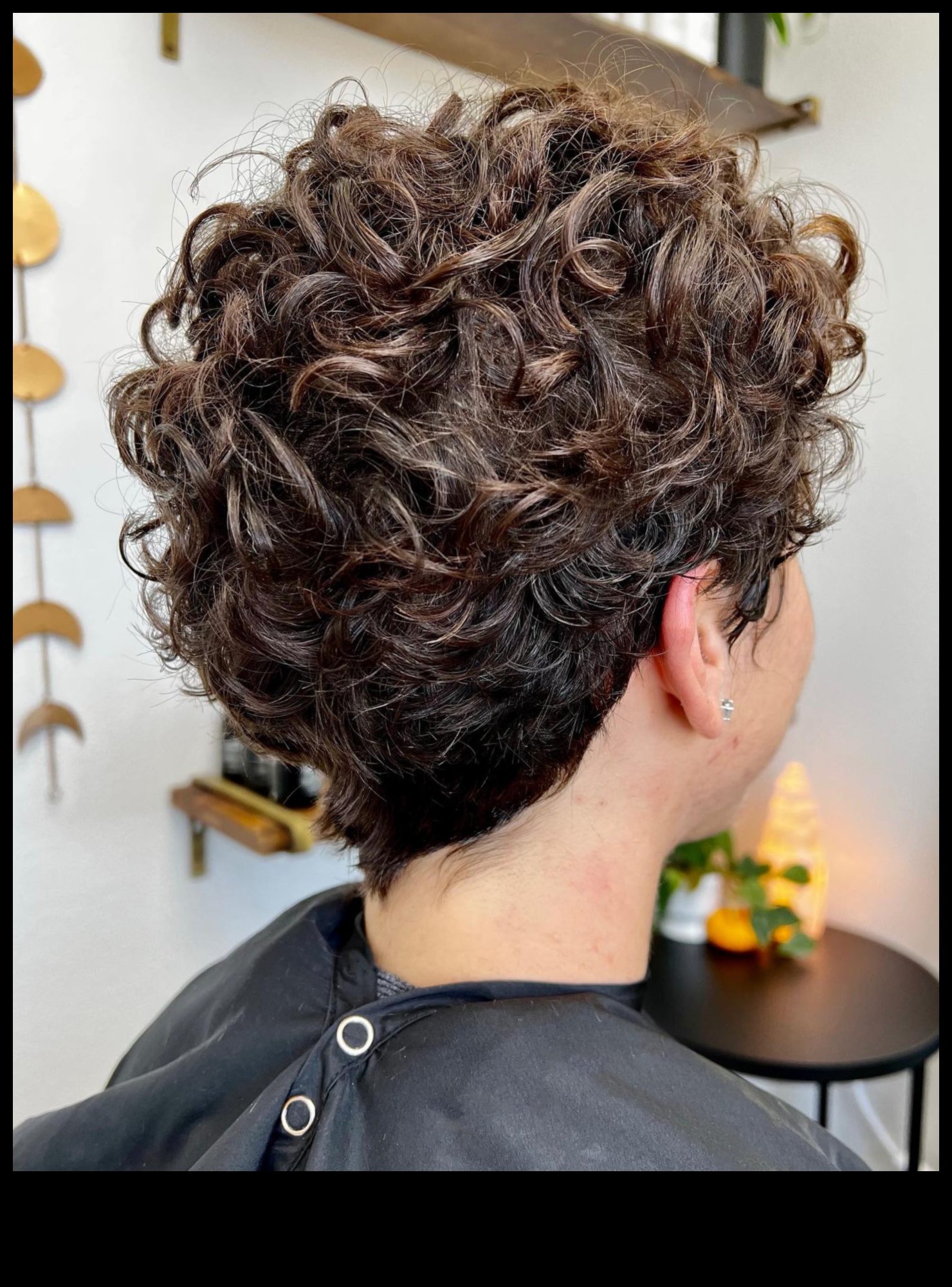 Atbrīvojiet laumiņu burvīgās īsās frizūras, lai radītu dīvainu noskaņu 5 Atbrīvojiet laumiņu maģiju: īsi stili dīvainai noskaņai