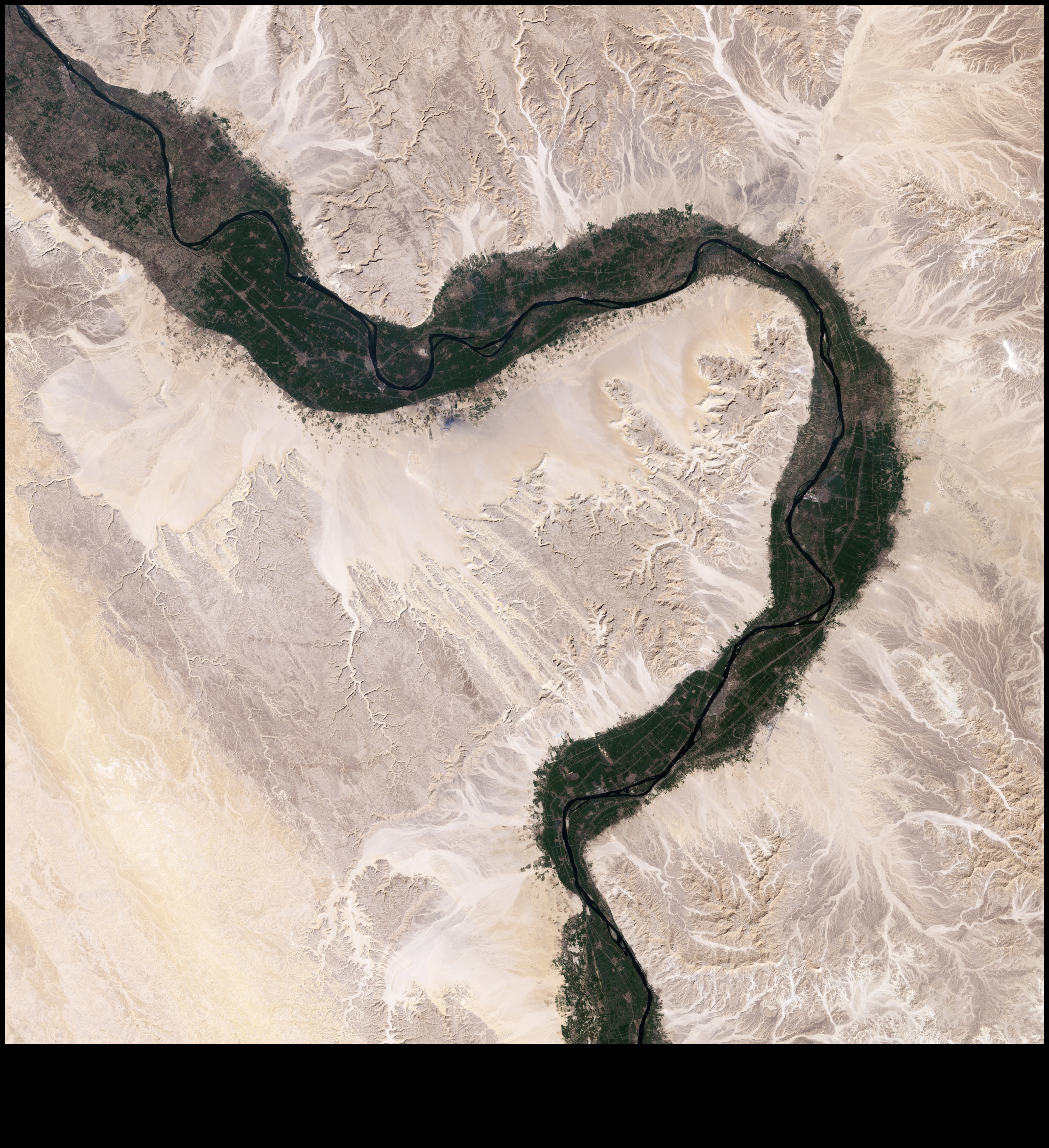 Tuksneša brīnumi: sauso ainavu miers