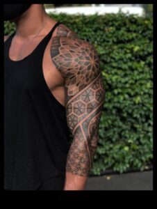 Abstraktas izpausmes: netradicionālā iekļaušana tetovējumu dizainā