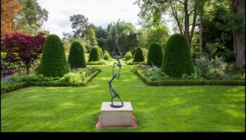 Dārza galerija: izrotājiet savu telpu ar āra skulptūrām