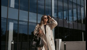 Eleganti hronikas: retro tērpi, kas stāsta par skaistumu