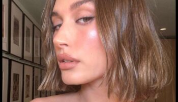 Gluds un elegants Turpinājums: izskata spodrināšana ar īsām frizūrām