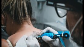 Ārpus pamatiem: stāstu izpēte par vismodernākajām tetovēšanas metodēm