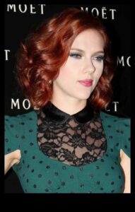 Scarlet Symphony: sarkanas un kastaņbrūnas frizūras veido skaistu mūziku